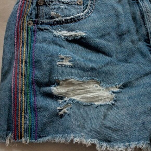 AMERICAN EAGLE distressed high-rise jeans shorts size 6 - Picture 3 of 6